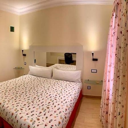 Hostal Arco Iris Madrid Exterior photo