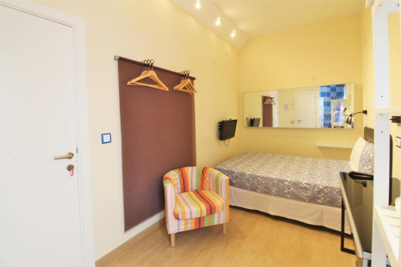 Hostal Arco Iris Madrid Exterior photo