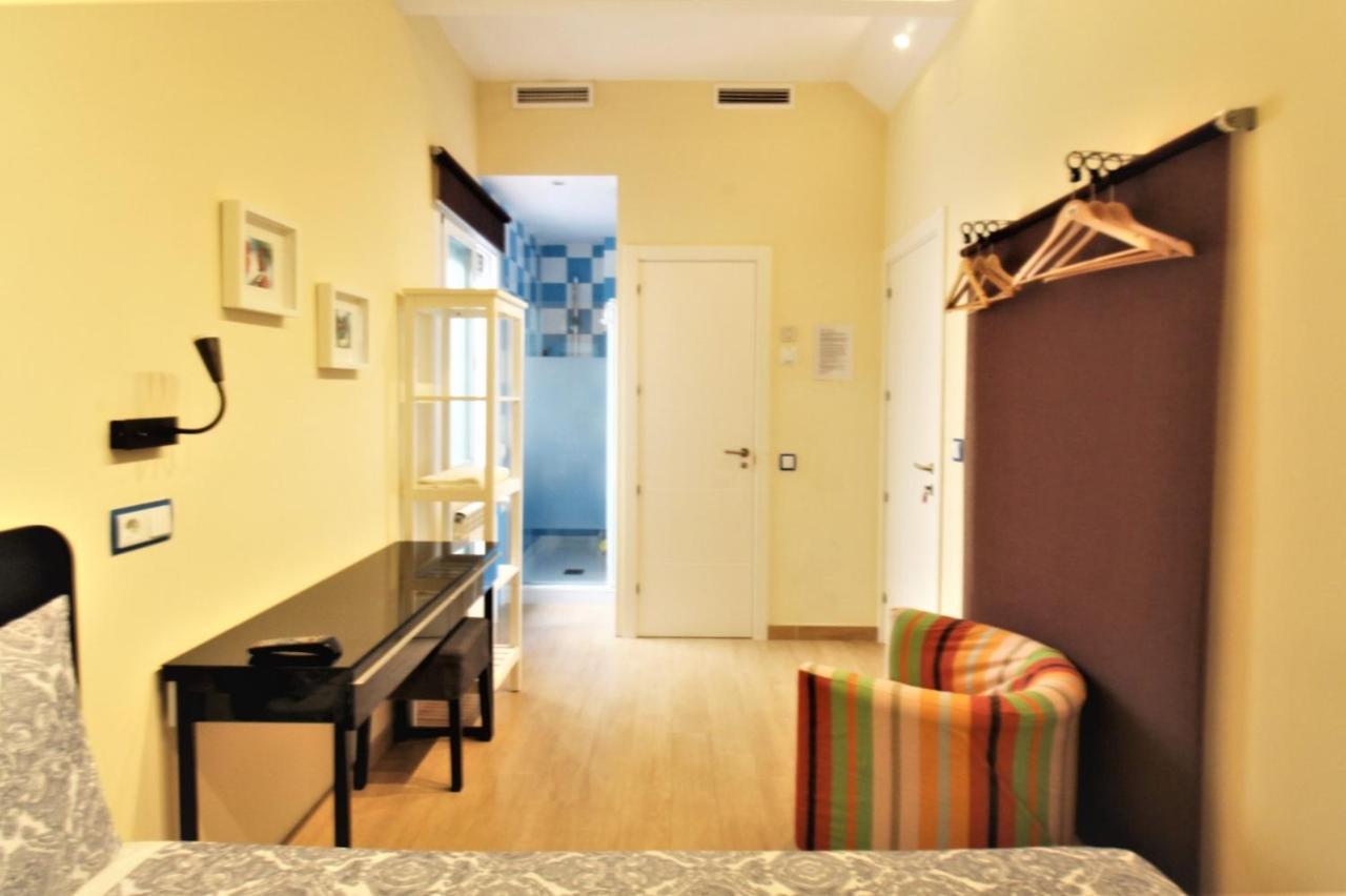 Hostal Arco Iris Madrid Exterior photo