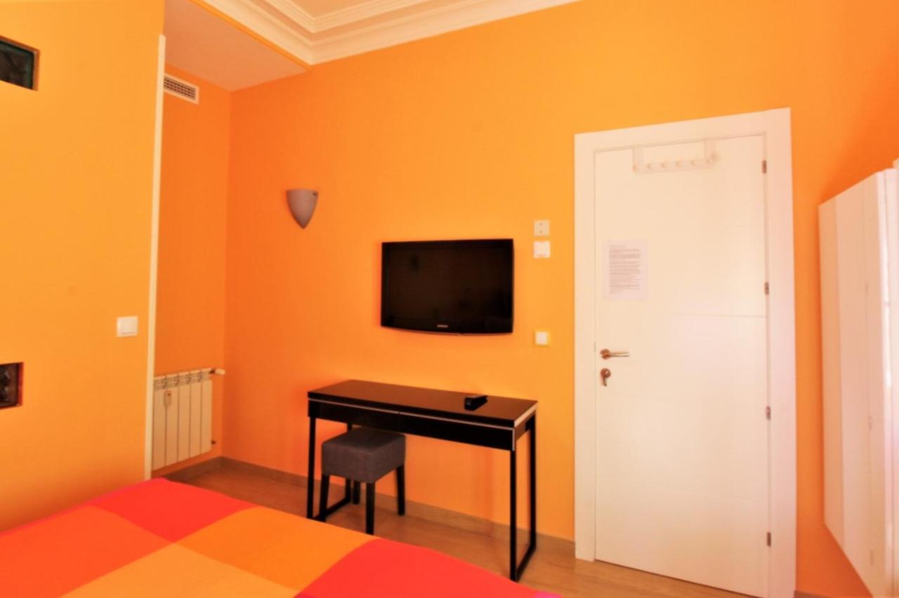 Hostal Arco Iris Madrid Exterior photo