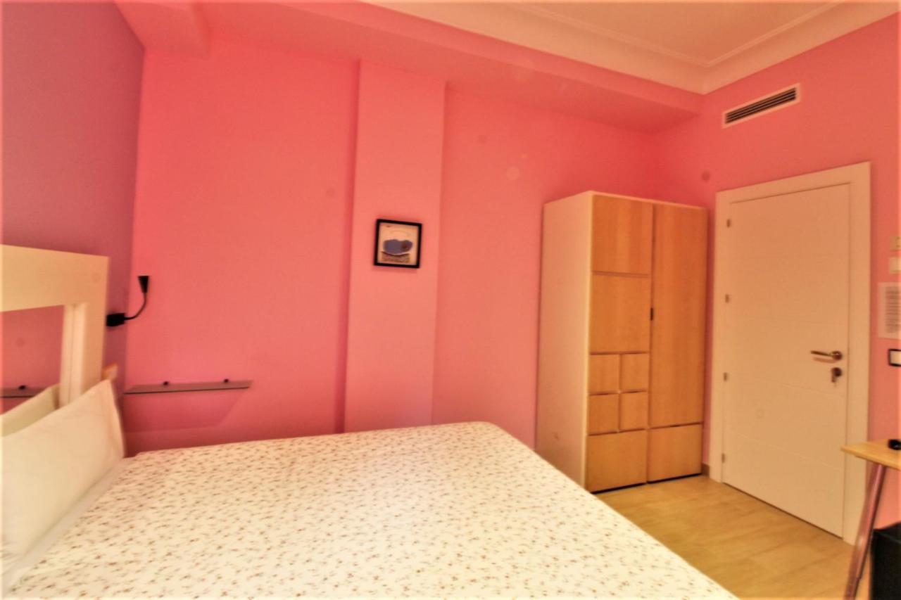Hostal Arco Iris Madrid Exterior photo