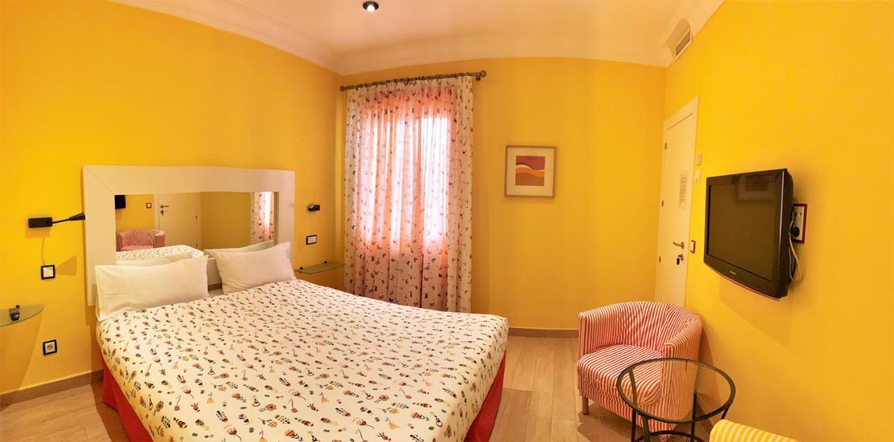 Hostal Arco Iris Madrid Exterior photo