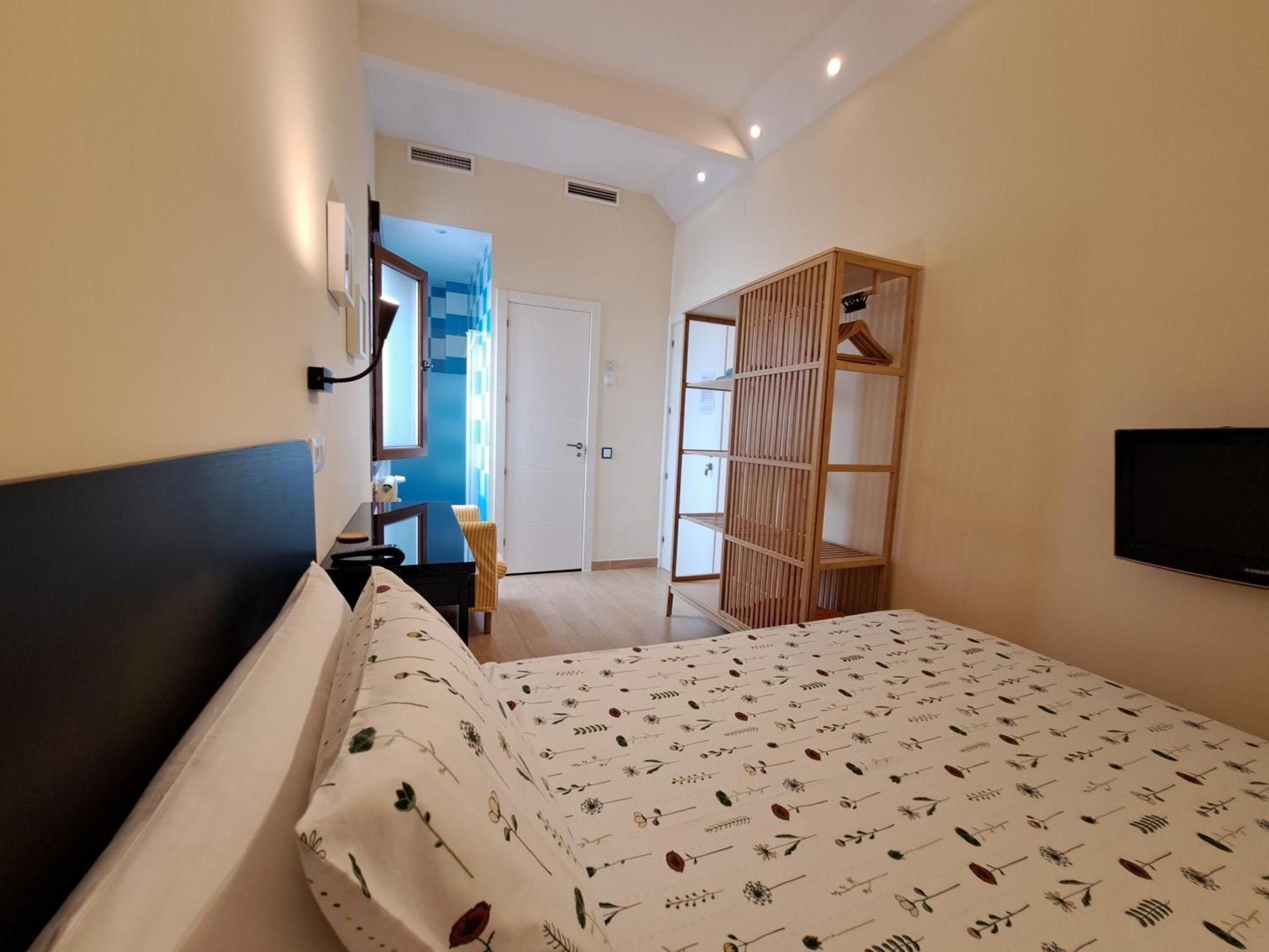 Hostal Arco Iris Madrid Exterior photo
