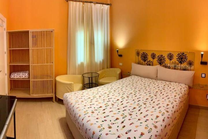 Hostal Arco Iris Madrid Exterior photo